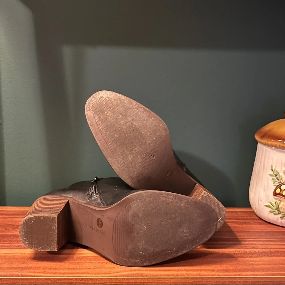 Lucky Brand Heel Ankle Boot - Picture 7 of 9